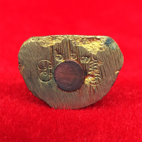 รูปหล่อหลวงพ่อเงิน พิมพ์นิยม พิมพ์ใหญ่ รุ่น เงิน-ทองไหลมา เนื้อทองผสม ออกวัดท้ายน้ำ ปี 2554 2