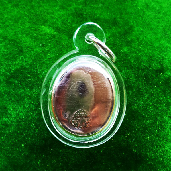 เบี้ยแก้จิ๋วหุ้มเงินสีนาก รุ่นแรก เล็กกว่าเหรียญบาท หลวงพ่อสืบ วัดสิงห์ ทายาทหลวงปู่เจือ สุดขลัง 1