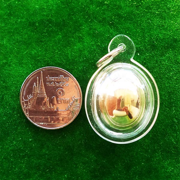 เบี้ยแก้จิ๋วหุ้มเงินสีนาก รุ่นแรก เล็กกว่าเหรียญบาท หลวงพ่อสืบ วัดสิงห์ ทายาทหลวงปู่เจือ สุดขลัง 3