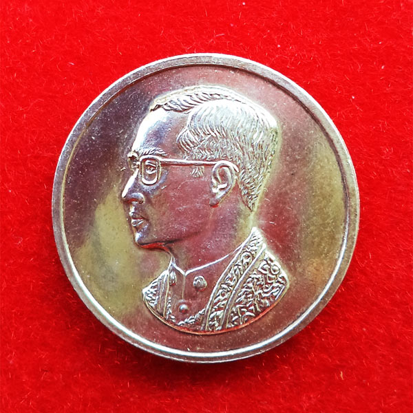 เหรียญคุ้มเกล้า เนื้อเงิน สร้างโรงพยาบาลภูมิพลฯ พิธีใหญ่กองทัพอากาศสร้าง ปี 2522 นิยมมาก 49