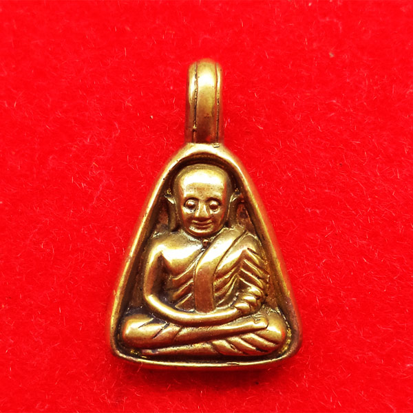 เหรียญหลวงพ่อเงิน บางคลาน พิมพ์จอบเล็ก เนื้อทองเหลือง รุ่นมงคลมหาลาภ 51 เหรียญจอบเล็กที่สวยที่สุด