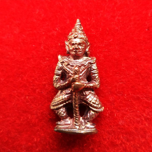 ท้าวเวสสุวรรณ(ท้าวเวสสุวัณ) รุ่นเสาร์ ๕ เนื้อนวโลหะ องค์เล็ก พระเครื่อง วัดสุทัศนฯ ปี 2555