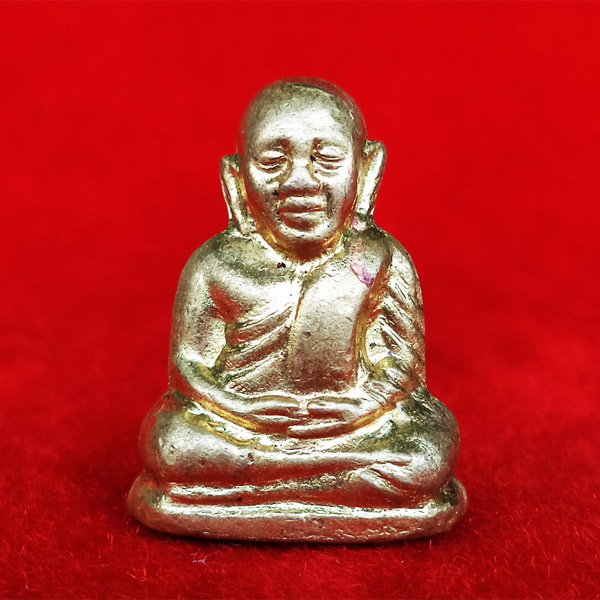 รูปเหมือนปั๊มอุดกริ่ง หลวงพ่อเงิน บางคลาน วัดวังจิก รุ่น ว.จ.555 เนื้อทองเหลือง ปี 2555