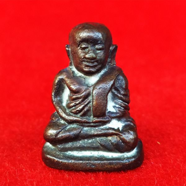 รูปหล่อหลวงพ่อเงิน พิมพ์นิยม เนื้อนวโลหะ ผสมชนวนบริจาค รุ่นเงินหมุน วัดทับทิม ปี 2558 จากชุดกรรมการ