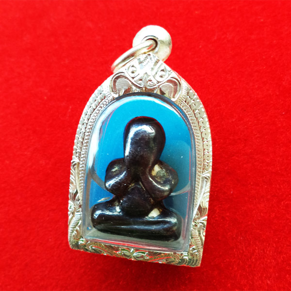 พระปิดตาหลวงปู่เอี่ยม วัดสะพานสูง ออกวัดสุทัศน์ ปี 2536 พุทธาภิเษกเสาร์ 5 เนื้อเงิน หายาก ตลับเงิน