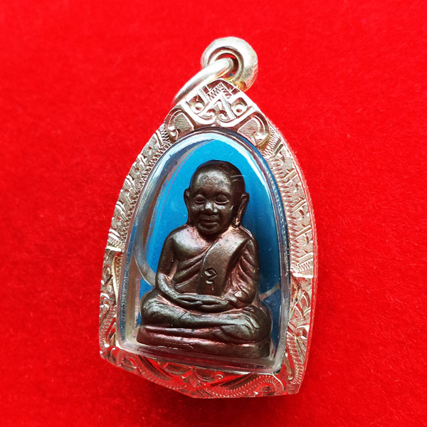 รูปหล่อปั๊มหลวงพ่อเงิน วัดบางคลาน รุ่นเพิร์ธ เนื้อนวโลหะกลับดำ ปี 2537 สวยแชมป์ สุดหายาก ใส่ตลับเงิน