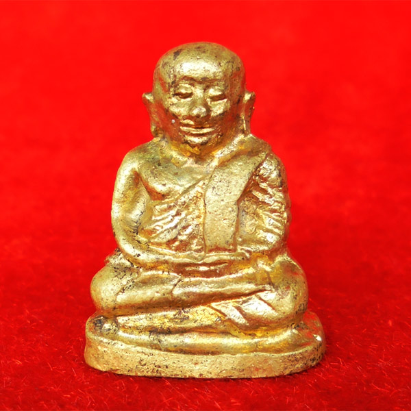 รูปหล่อหลวงพ่อเงิน บางคลาน รุ่นช้างคู่ พิมพ์ใหญ่ วัดท้ายน้ำ ปี 2526 เนื้อทองเก่า ใต้ฐานอุดผงมวลสาร