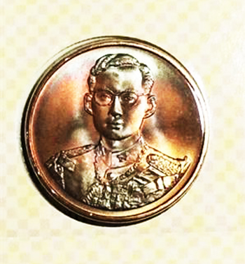 เหรียญประสบการณ์ เหรียญในหลวงรัชกาลที่ 9 ฉลองกาญจนาภิเษก 50 ปี เนื้อทองแดง ซองเดิม ชุดการ์ดเดิมๆ 3