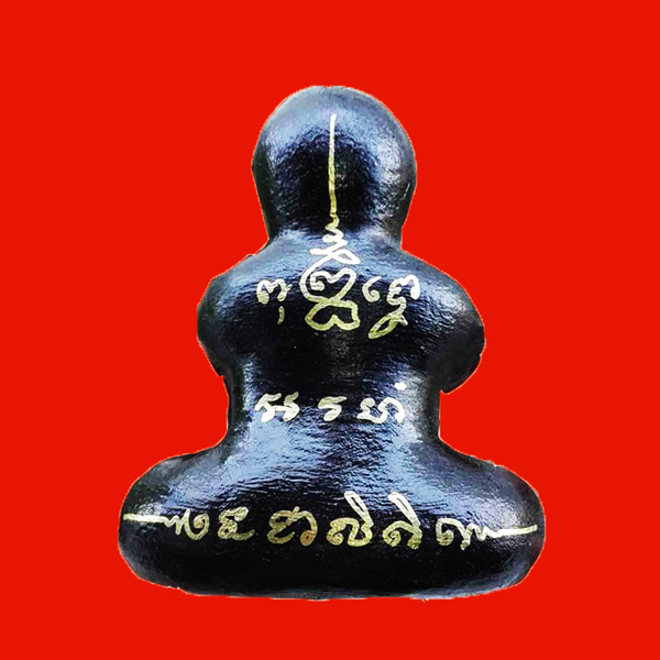 พระปิดตาเรียกทรัพย์ เนื้อว่าน 108 ชนิด ลงรักดำ องค์บูชา ขนาดหน้าตัก 4 นิ้ว สูง 4.5 นิ้ว วัดสะพานสูง 1