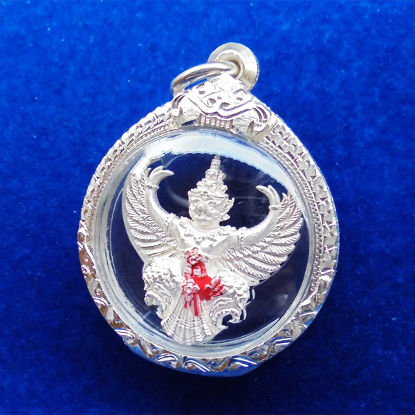 พญาครุฑ เนื้อเงิน พิมพ์ใหญ่ หลวงพ่อวราห์ วัดโพธิ์ทอง ครุฑ รุ่น ๙ หน้ามหาเศรษฐี ใส่ตลับเงิน