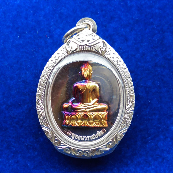 เหรียญพระพุทธนวราชบพิตร วัดตรีทศเทพ เนื้อเงินหน้าทองคำ หลังพระปรมาภิไธย ย่อ ภปร. พระในหลวง 1