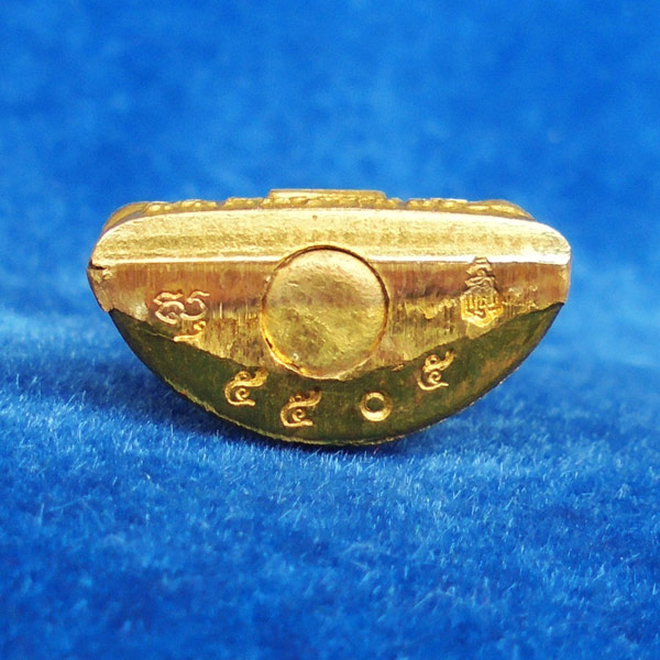 พระรูปเหมือนปั้ม รุ่นแรก สมเด็จพระญาณสังวร สมเด็จพระสังฆราช เนื้อทองเหลือง พิมพ์ใหญ่ วัดบวรนิเวศ 2