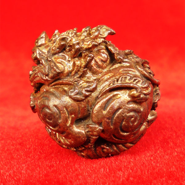 ลูกอมสิงหราช บรรจุกริ่ง เนื้อนวโลหะ หลวงปู่หงษ์ วัดเพชรบุรี สุรินทร์ ปี 2546 สวยเข้มขลัง
