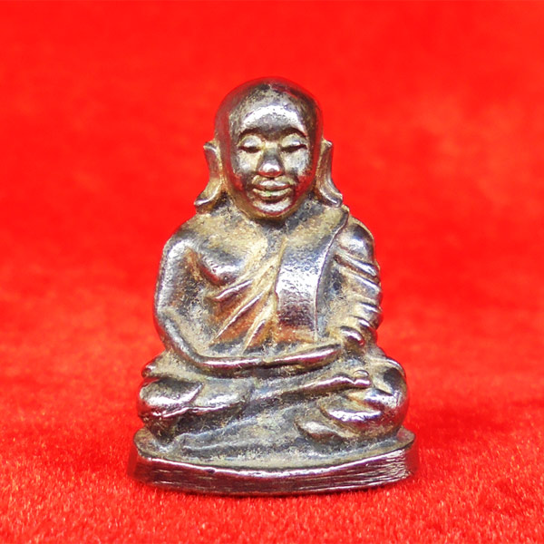 รูปหล่อหลวงพ่อเงิน บางคลาน พิมพ์นิยม เนื้อเงิน ออกวัดท้ายน้ำ ปี 2536 สวยน่าสะสม