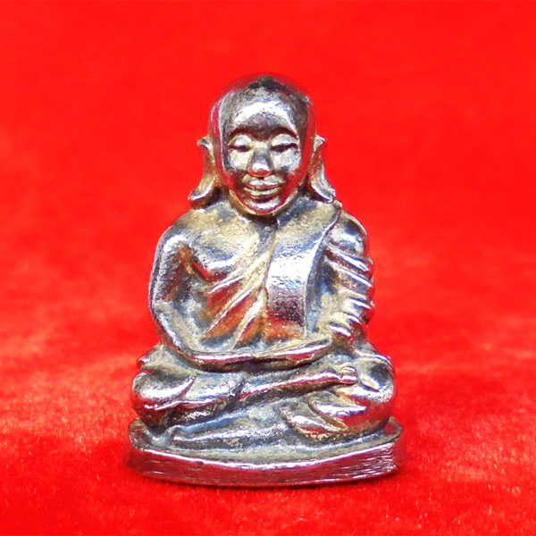 รูปหล่อหลวงพ่อเงิน บางคลาน พิมพ์นิยม เนื้อเงิน ออกวัดท้ายน้ำ ปี 2536 โค้ด 7 สวยน่าสะสม