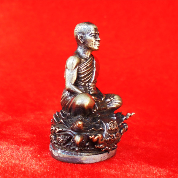 เลข ๙๗ พระกริ่งรูปเหมือนหลวงพ่อคูณ วัดบ้านไร่ รุ่นเจริญพร 19 เนื้อชนวนเงิน ปี 2557 สวยมาก หายาก 2