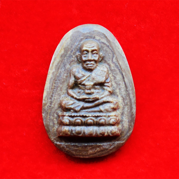 หลวงปู่ทวด แกะจากหอยหินล้านปีทั้งตัว หลวงพ่อทองกลึง วัดเจดีย์หอย ปทุมธานี ปี 2542 แปลกน่าเก็บ