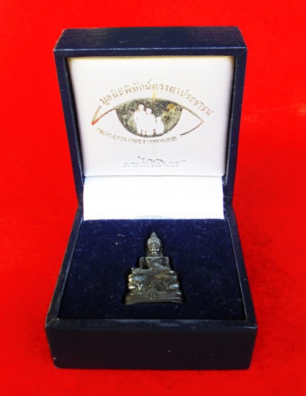 พระกริ่งไพรีพินาศ ญสส.มูลนิธิพิทักษ์ดวงตาประชาชน เนื้อนวโลหะ ปี 2539 สุดสวยหายาก เลข ๖๙๐ 3