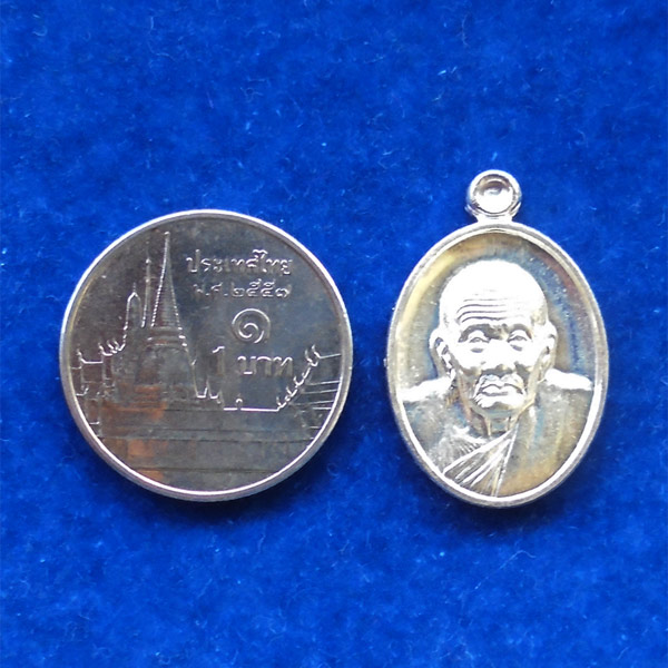 พระหลวงพ่อทวด เหรียญเสาร์ ๕ เนื้อเงิน พิมพ์เล็ก ปี 2553 เหรียญลองฟัน วัดห้วยมงคล สวยมาก หายาก 2