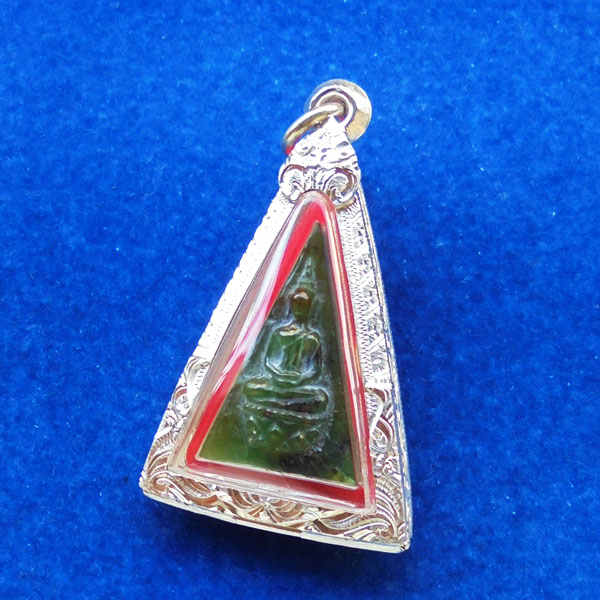 พระหินหยกแกะด้วยมือ พิมพ์จิตรลดา รุ่นจินดามณี พิธีพุทธาภิเษกใหญ่ วัดสุทัศน ปี 2540 พิมพ์สุดหายาก