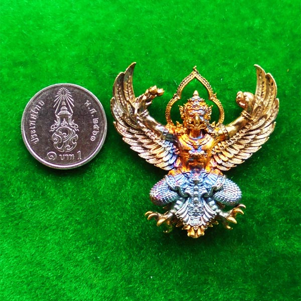 พญาครุฑพุทธบูชา รุ่นเศรษฐีมหาเศรษฐี เนื้อทองสัมฤทธิ์บ้านเชียง แยกจากชุดกรรมการ เลขสวย ๕๗๙ 3