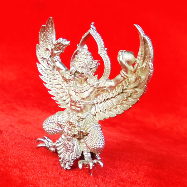 พญาครุฑพุทธบูชา รุ่นเศรษฐีมหาเศรษฐี เนื้อทองชนวนปีกเครื่องบิน แยกจากชุดกรรมการ เลขสวย ๗๑๐