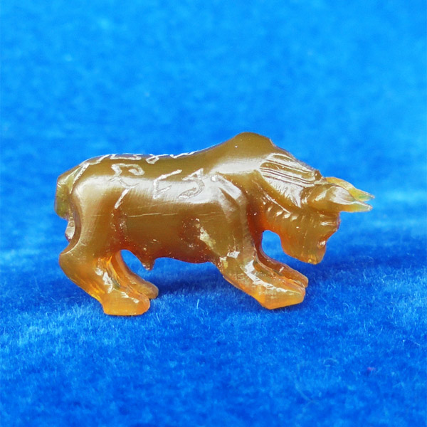 วัวธนู แกะจากเขาควายเผือก สีน้ำผึ้ง พร้อมจาร หลวงพ่อสิน วัดละหารใหญ่ เกจิสายหลวงปู่ทิม สวยมากหายาก