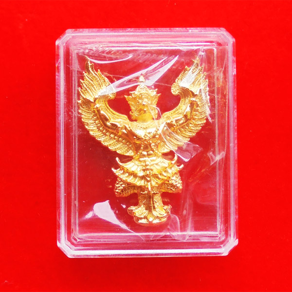 1 ชุดได้ 2 อย่าง พญาครุฑ รุ่นแรก มาคู่กับผ้ายันต์พญาครุฑ  พ่อท่านเขียว วัดห้วยเงาะ เนื้อประกายทอง