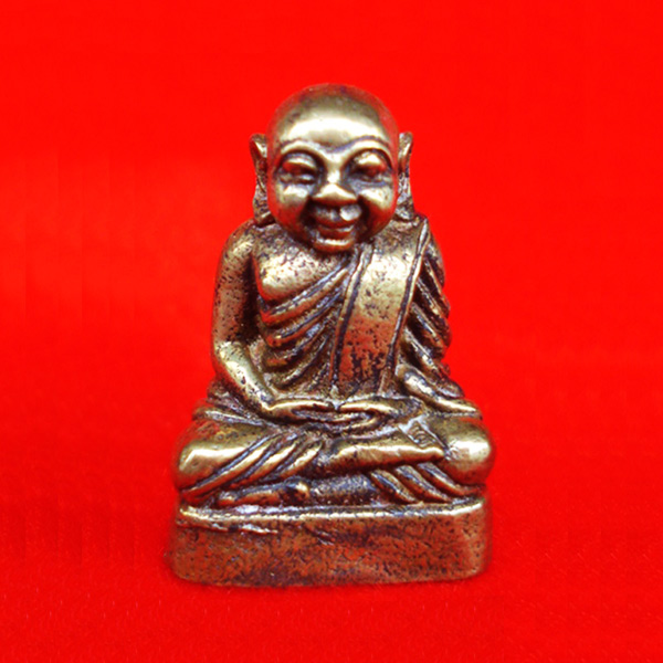 รูปหล่อหลวงพ่อเงิน บางคลาน พระเครื่องรุ่นศัตรูพ่าย เนื้อทองเหลือง สำนักวิปัสนาฉิมพิภพ สวยมากครับ