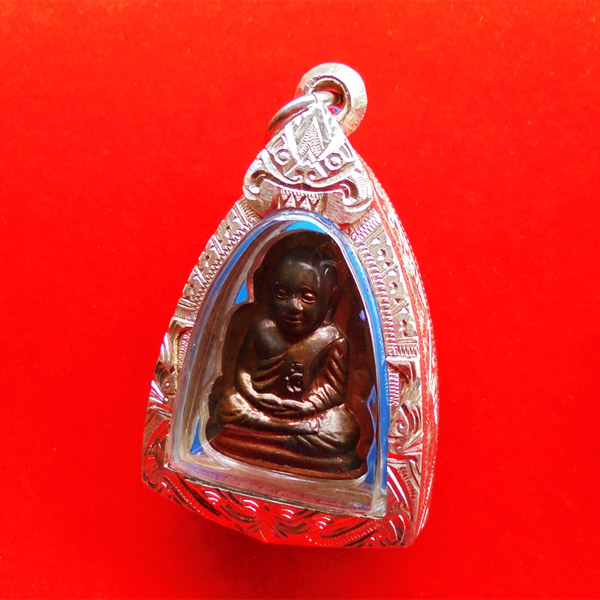 พระรูปหล่อปั๊มหลวงพ่อเงิน รุ่น อ.2 อ.ตะพานหิน จ.พิจิตร เนื้อทองแดงไม่ตัดปีก สุดสวยและหายาก ตลับเงิน