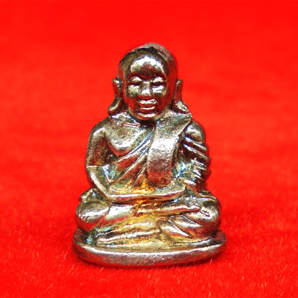 รูปหล่อหลวงพ่อเงิน บางคลาน พิมพ์นิยม เนื้อเงิน ออกวัดมงคลทับคล้อ ปี 2538 จมูกโด่ง สุดสวย หายาก