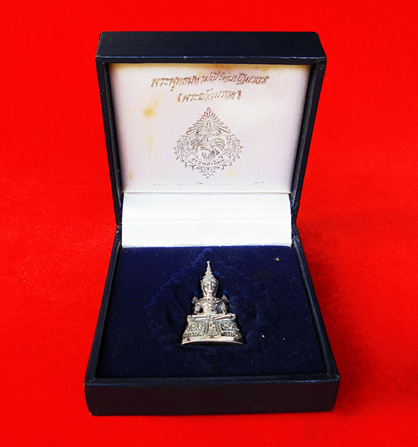 พระแก้วมรกต เนื้อเงินขัดเงา กรมสรรพสามิตจัดสร้าง วัดพระศรีรัตนศาสดาราม ปี 2539 สวยมาก 15 3