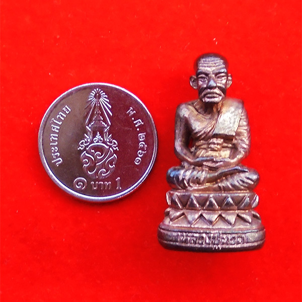 หลวงปู่ทวดลอยองค์ พิมพ์บัวรอบ เนื้อนวโลหะ รุ่นแรก วัดในหาน ปี 2536 พิธีดีมากๆ สวยสุดๆ หายาก 1 3