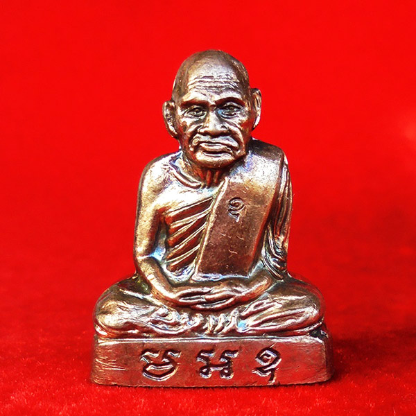 รูปหล่อหลวงพ่อเงิน รุ่นเงินสำเร็จ เพชรประทานพร เนื้อทองแดง ออกวัดสุขเกษมสว่างอารมณ์ ปี 2557 เลข 26