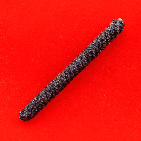 หายากมาก ตะกรุดโสฬสมงคล เนื้อชนวนพระกริ่งวัดสุทัศน์ ยาว 4 นิ้ว หลวงปู่วาส จารมือลงรักพอกผง 12 1