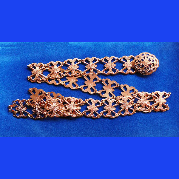 เข็มขัดสีนาก ทำจากทองเหลืองผสมทองแดง งานโบราณ ตอกโค้ดตราร้านจีนทุกข้อ ยาว 43 นิ้ว กว้าง 1.5 นิ้ว