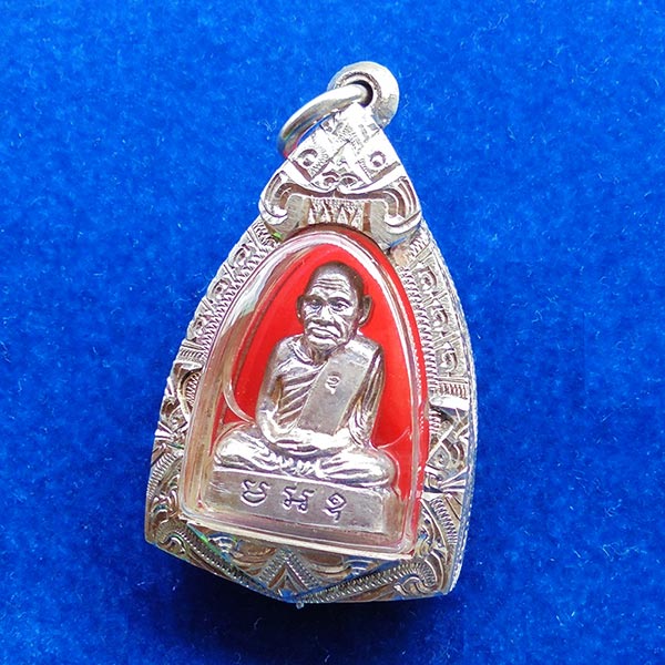 รูปหล่อหลวงพ่อเงิน รุ่นเงินสำเร็จ เพชรประทานพร เนื้อเงิน ออกวัดสุขเกษมสว่างอารมณ์ ปี 2557 ตลับเงิน