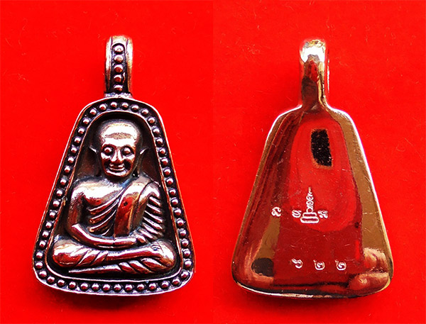 หลวงพ่อเงิน บางคลาน พิมพ์จอบใหญ่ เนื้อนวโลหะแก่ทอง รุ่นมงคลมหาลาภ 51 หมายเลข 622 สวยมาก หายาก 3