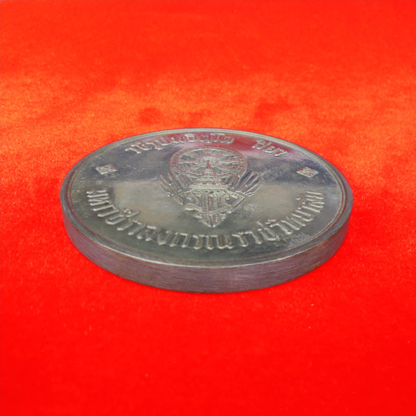 เหรียญ ร. 10 ทรงผนวช เนื้อดีบุกผสมตะกั่ว ขนาด 7 เซนติเมตร มหาวชิราลงกรณราชวิทยาลัยจัดสร้าง องค์ 9 2