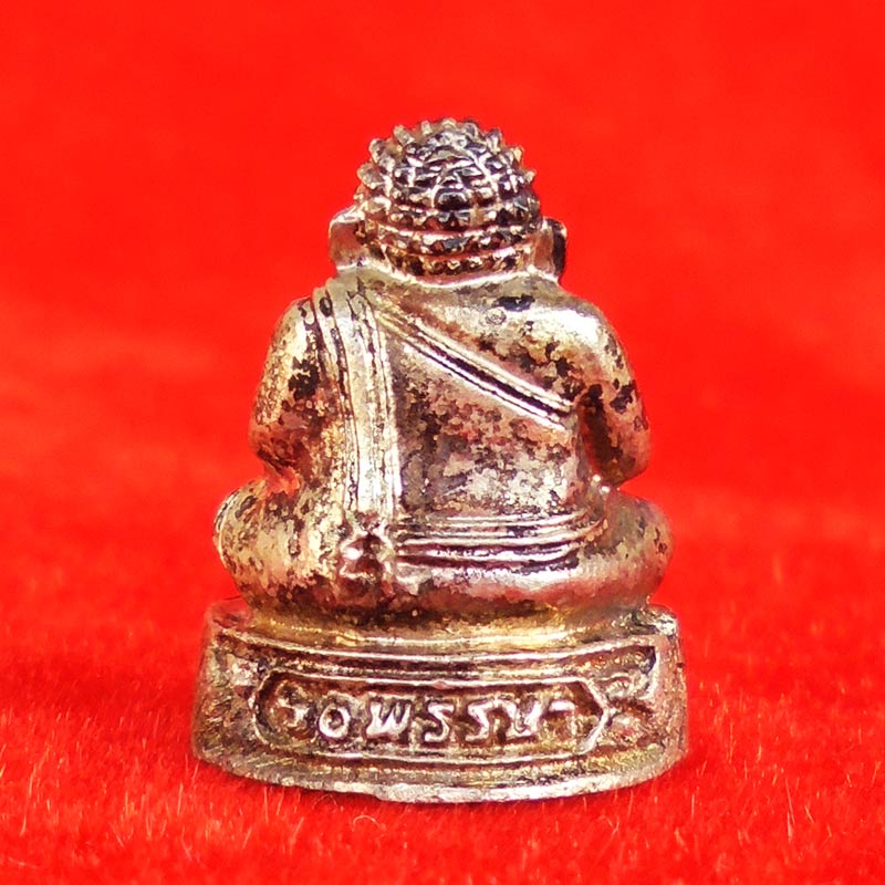 พระสังกัจจายน์หล่อลอยองค์ รุ่นแรก มหาลาภเขมโก หลวงพ่อเกษม เขมโก เนื้อเงิน ปี 2536 สวยเข้มขลัง 1