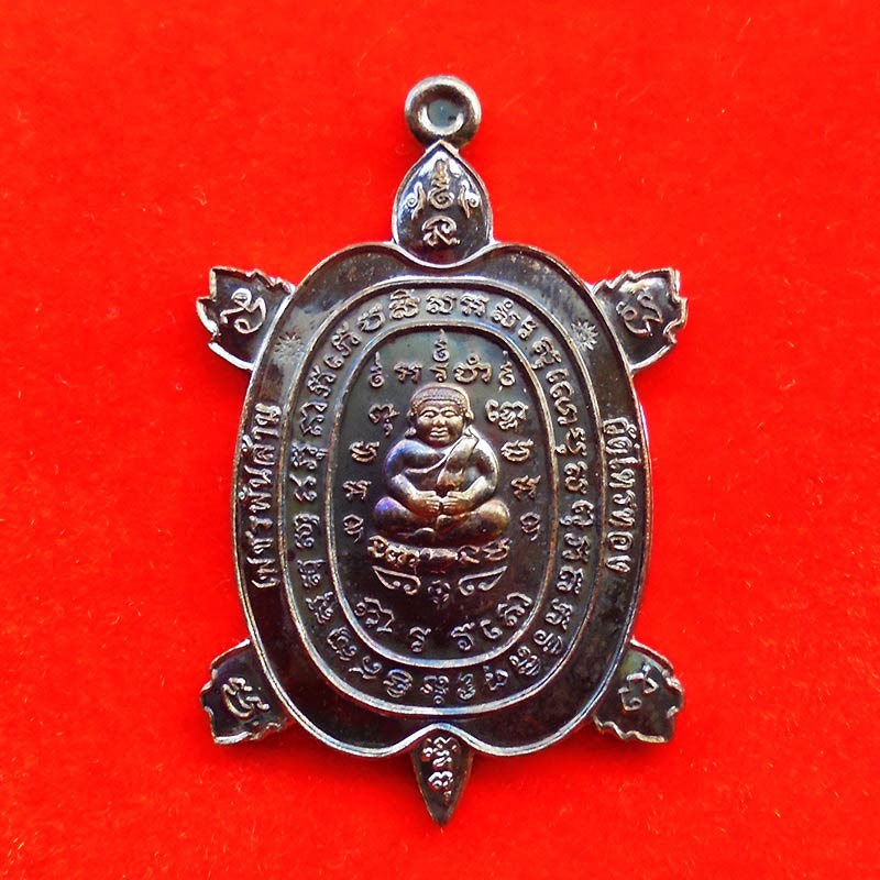 เหรียญพญาเต่าเรือน รุ่นเพชรพันล้าน หลวงพ่อเพชร วัดไทรทองพัฒนา เนื้อนวโลหะผิวรุ้ง ปี 2559 สวยมาก 1