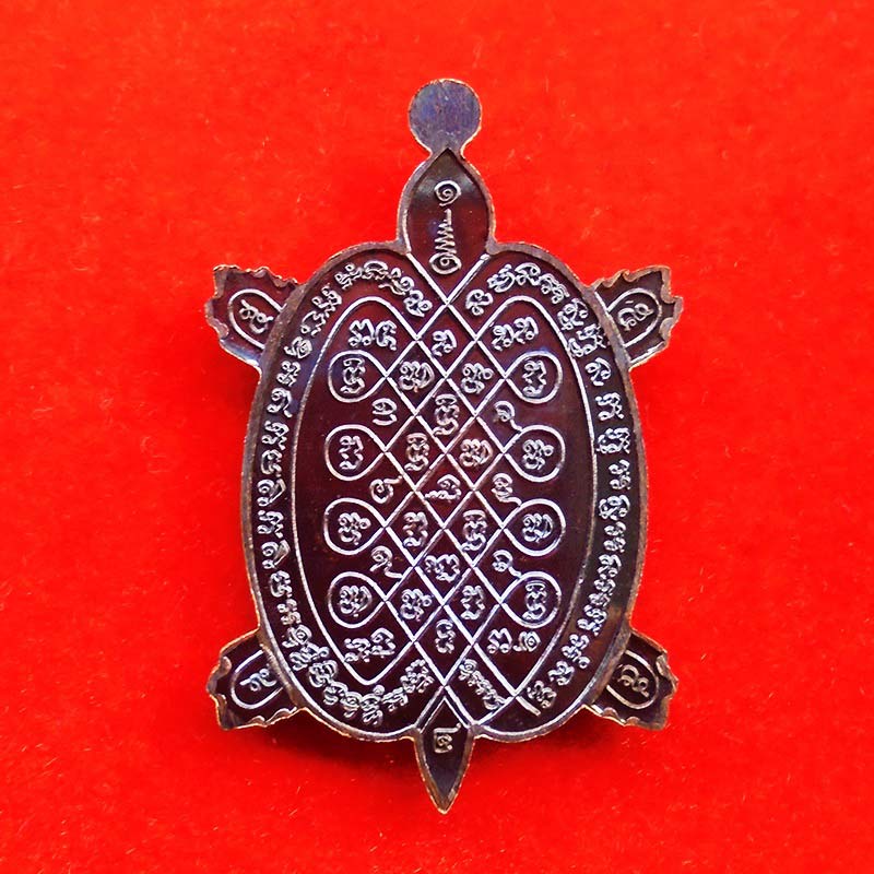 เหรียญพญาเต่าเรือน รุ่นเพชรพันล้าน หลวงพ่อเพชร วัดไทรทองพัฒนา เนื้อนวโลหะผิวรุ้ง ปี 2559 สวยมาก 2