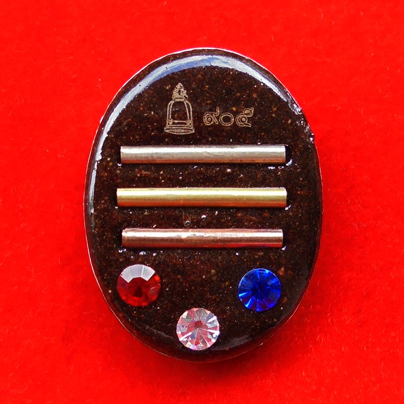 ล็อกเก็ตรูปเหมือน หลวงพ่อเงิน วัดบางคลาน หลังฝังตะกรุด 3 แถว และฝังเม็ดอัญมณี 3 สี รุ่นสร้างเจดีย์ 1