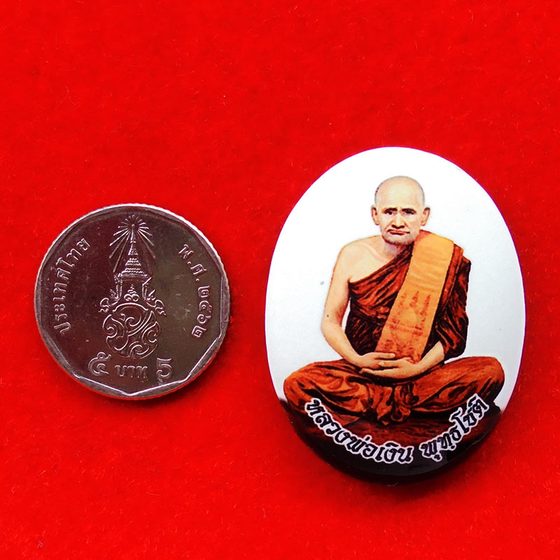 ล็อกเก็ตรูปเหมือน หลวงพ่อเงิน วัดบางคลาน หลังฝังตะกรุด 3 แถว และฝังเม็ดอัญมณี 3 สี รุ่นสร้างเจดีย์ 2