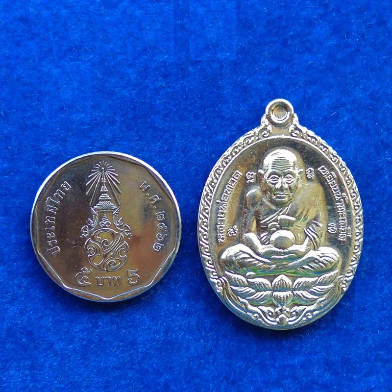 เหรียญหลวงพ่อทวด เปิดโลกเศรษฐี ๕๕ รูปใข่ วัดสะแก เนื้ออัลปาก้า กรรมการ เลข ก ๒๖๖๖ สุดสวย 2