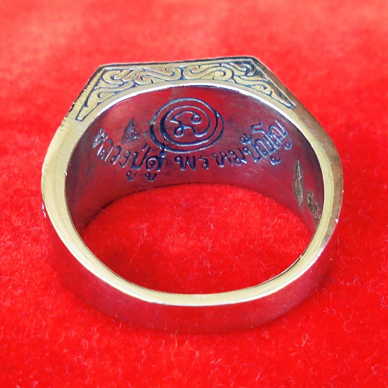 แหวนหลวงปู่ดู่ วัดสะแก รุ่นเปิดโลกเศรษฐี ๕๕ เนื้อ silver plus ปี 2555 เลขสวย 687 สวยมากหายาก 2