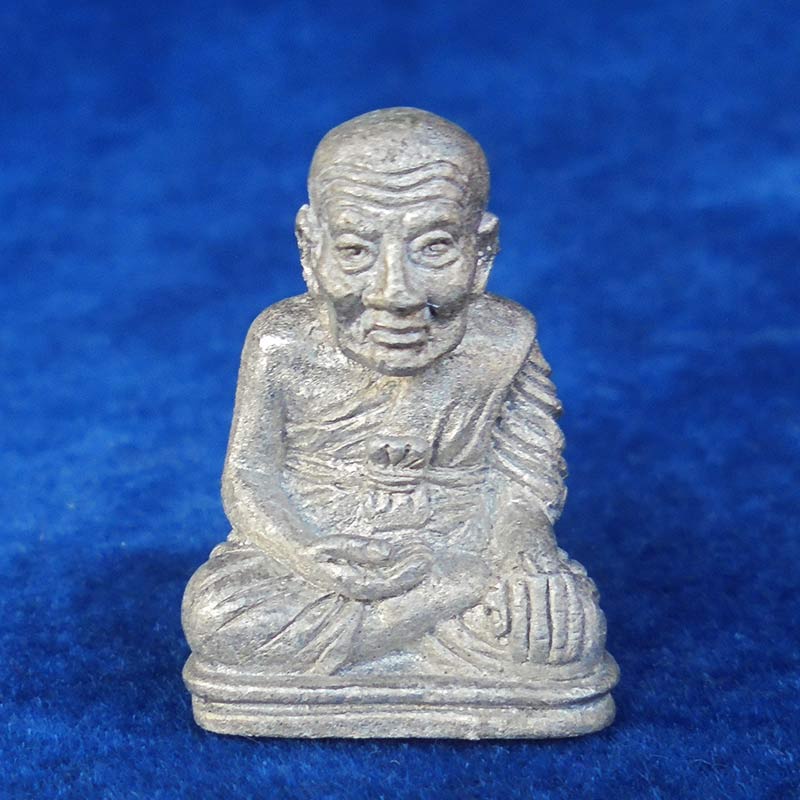 หลวงพ่อทวด พิมพ์เลขใต้ฐานเพชรกลับ เนื้อปีกเครื่องบิน กรรมการ รุ่นกฐิน ๕๔ ลังกาสุกะ อ.แดง เลข 72