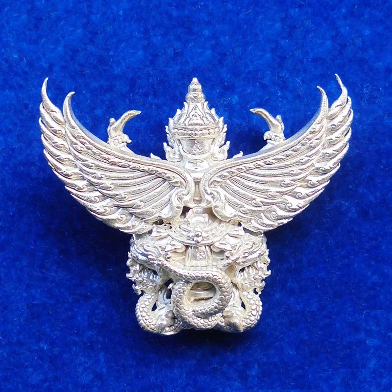 พญาครุฑหยุดนาค รุ่นแรก พระอาจารย์ต๋อง วัดพุตะเคียน จ.กาญจนบุรี เนื้อทองขาว ตอกโค้ด สวยมาก น่าบูชา 1 1