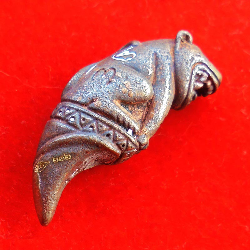 เลขสวย ๒๓๒ พญาสมิงดำ อุดว่านเครือร้อยปลาตัวผู้ตัวเมีย หลวงปู่แสน เนื้อชนวนโลหะธาตุ ทันท่าน 2