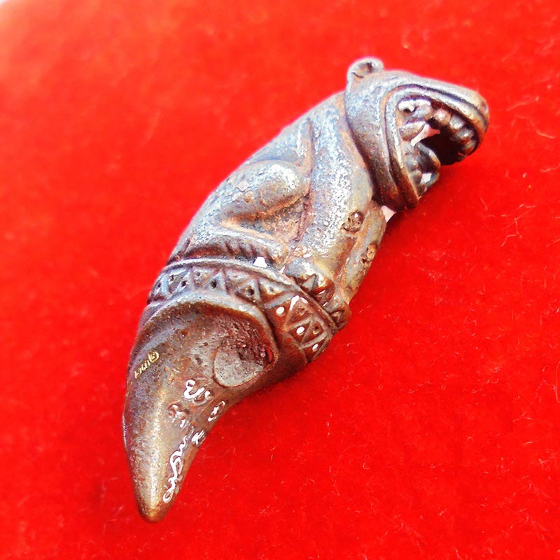 เลขสวย ๒๓๒ พญาสมิงดำ อุดว่านเครือร้อยปลาตัวผู้ตัวเมีย หลวงปู่แสน เนื้อชนวนโลหะธาตุ ทันท่าน 3